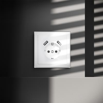 Розетка встраиваемая VOLTUM S70 с заземлением и защитными шторками, 16А, с USB, A+A, (белый глянцевы
