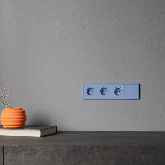Накладка для розетки с заземлением и защитными шторками, с USB A+A, S70 (деним)